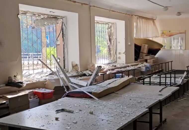 Окупанти завдали удару по гімназії у Херсоні