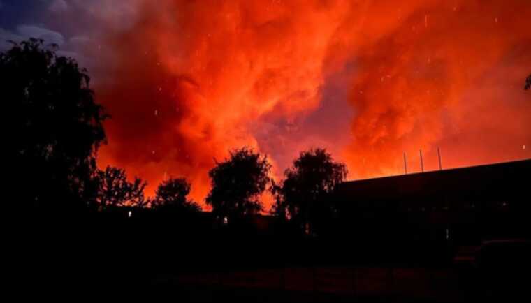 В Черкасской области после ночной атаки оккупантов загорелись склады с зерном