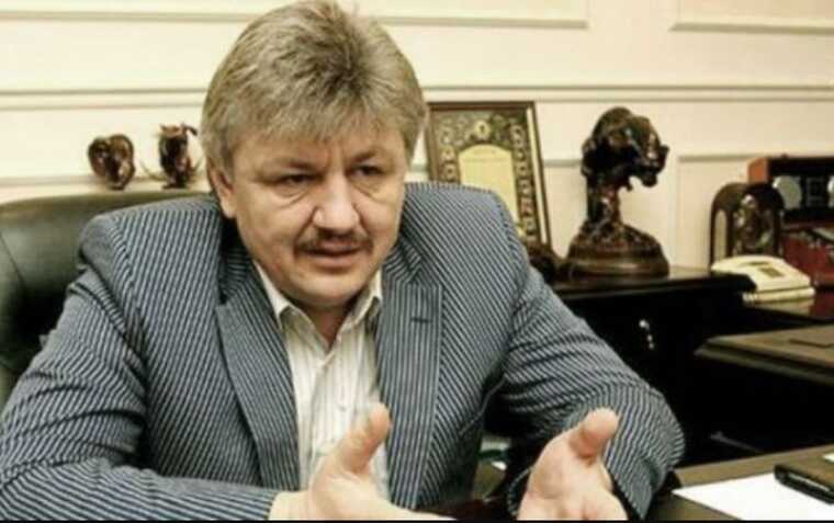 Предатель с 30-летним стажем и компания