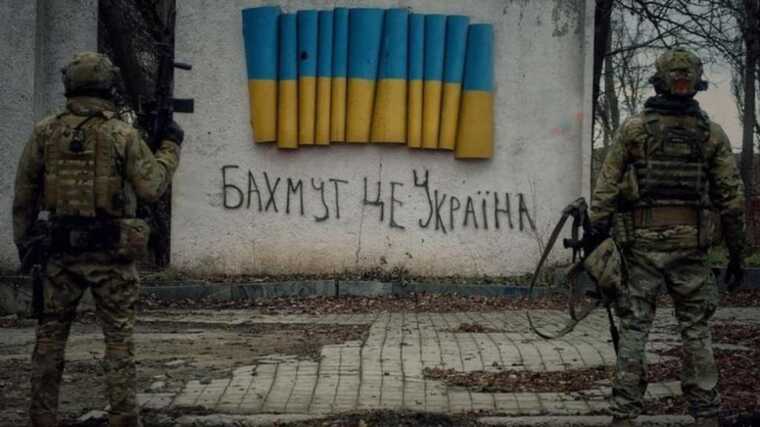 Окупантам у Бахмуті загрожує оточення