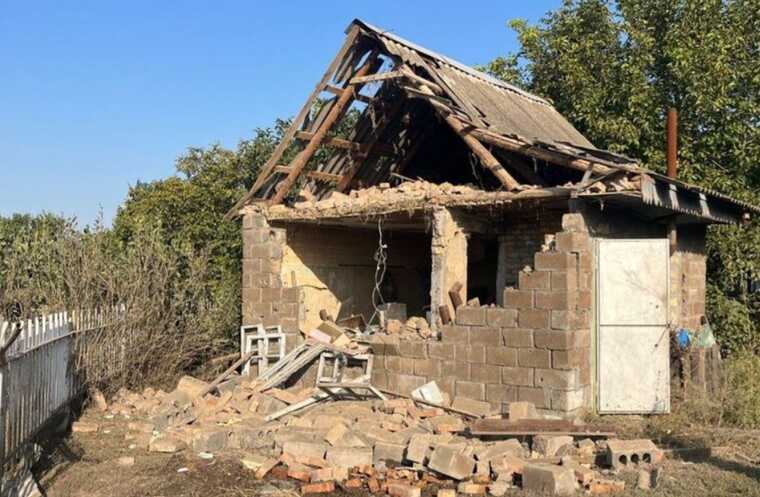 Оккупанты из тяжелой артиллерии атаковали Никопольщину: повреждены дома и ЛЭП