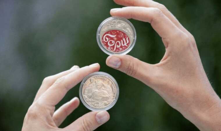 Нацбанк ввел в обращение памятные монеты "Украинский борщ"