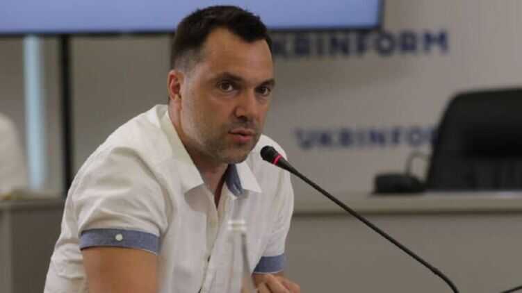 Арестович призвал российскую оппозицию не стесняться своей российскости