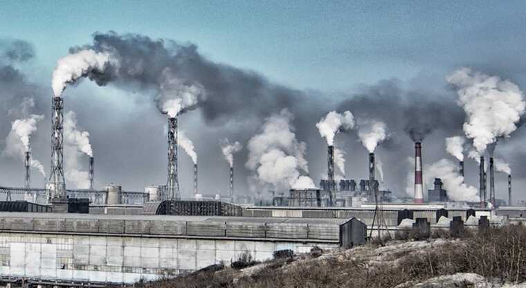 У Красноярську спалахнула потужна пожежа на території алюмінієвого заводу