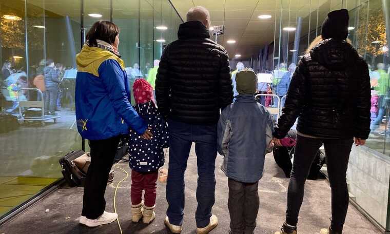 SwissInfo: Швейцария будет платить до $4000 украинским беженцам за возвращение домой