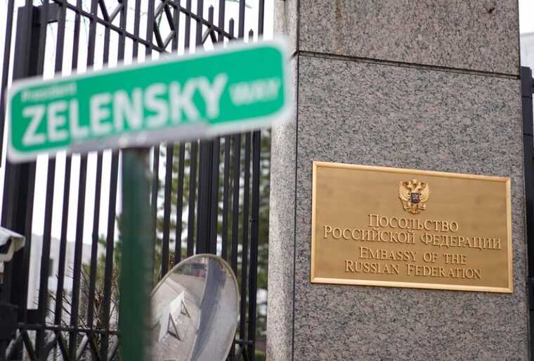 З Вашингтона висилають двох співробітників російського посольства