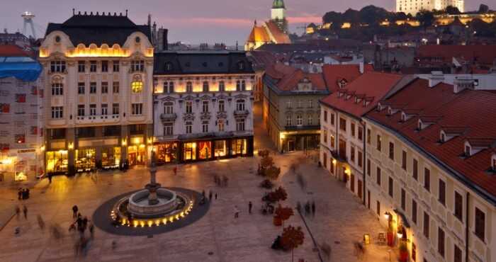 У столиці Словаччини Братиславі оголосили надзвичайний стан через мігрантів