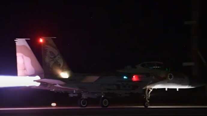 Ізраїльська авіація продовжує завдавати потужних ударів по позиціях бойовиків у секторі Газа