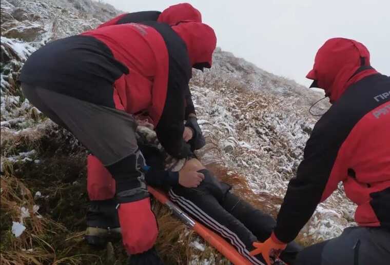 На Говерле потерялись туристы: один погиб, второго спасли