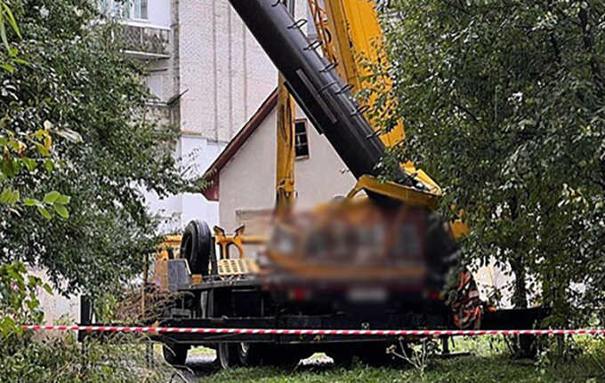 На Прикарпатье демонтированная котельная труба убила крановщика