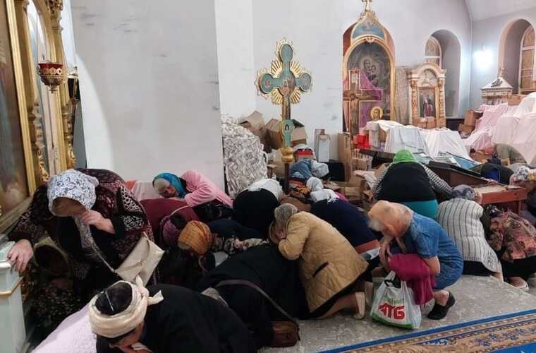 Окупанти атакували церкву в Херсоні: віряни своїми тілами прикривали одне одного