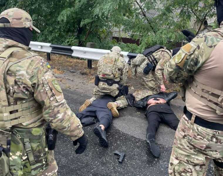 На Дніпропетровщині у батька загиблого воїна ЗСУ вимагали 11 тисяч доларів