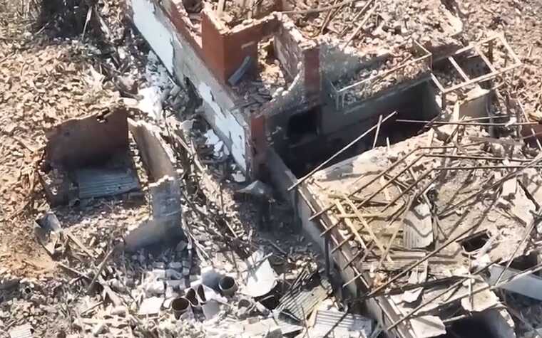 Российская артиллерия убила своего сдавшегося в плен солдата