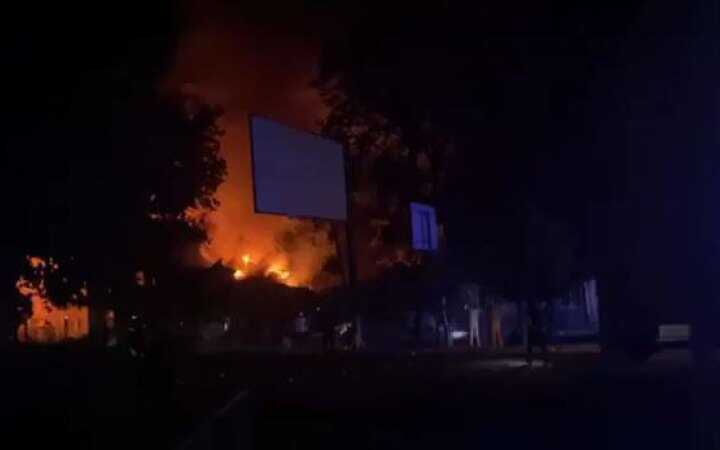 Оккупанты нанесли серии ударов по Харькову и области: возник пожар, есть раненые