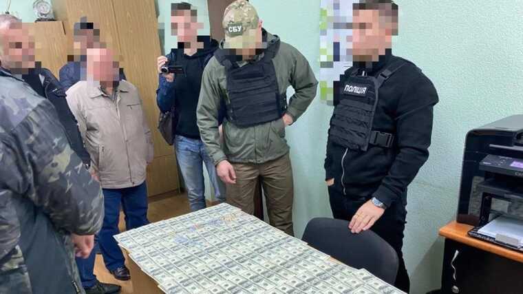 Адвокат виманив у клієнта 10 тисяч доларів для нібито передачі суддям Верховного Суду