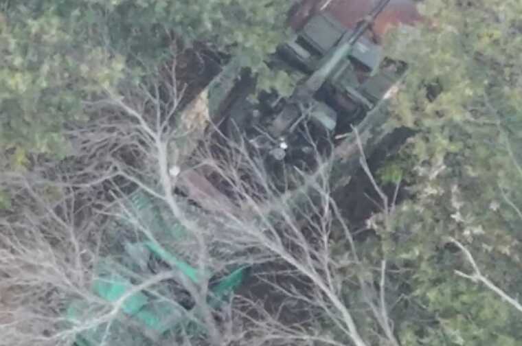 Украинский дрон вылетел посмотреть на "музейные экспонаты" оккупантов на фронте