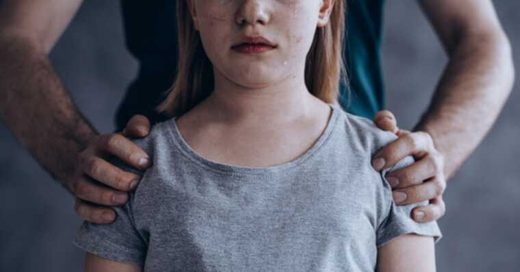 На Буковині засудили чоловіка за зґвалтування доньки знайомих