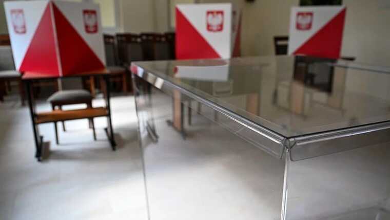 У Польщі за ніч підрахували практично всі бюлетені на виборах до Сейму