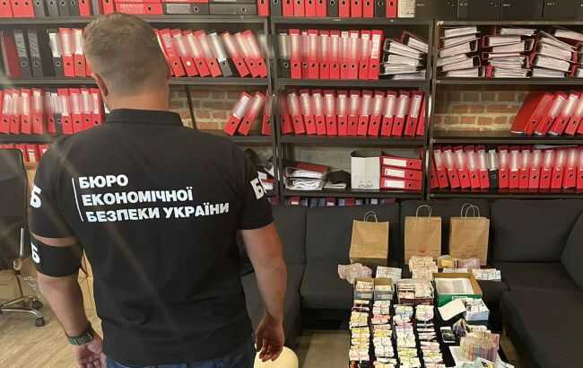 У Львові обшуки у популярної мережі ресторанів: Працівники отримували зарплату в конвертах