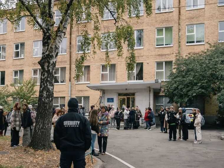 У Києві сталася пожежа в художній школі: з будівлі евакуювали 150 дітей