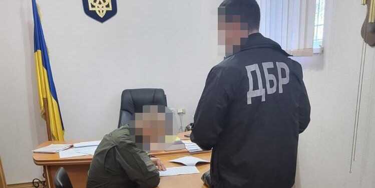 Слідчого та прокурора на Запоріжжі підозрюють у фальсифікації матеріалів кримінального провадження