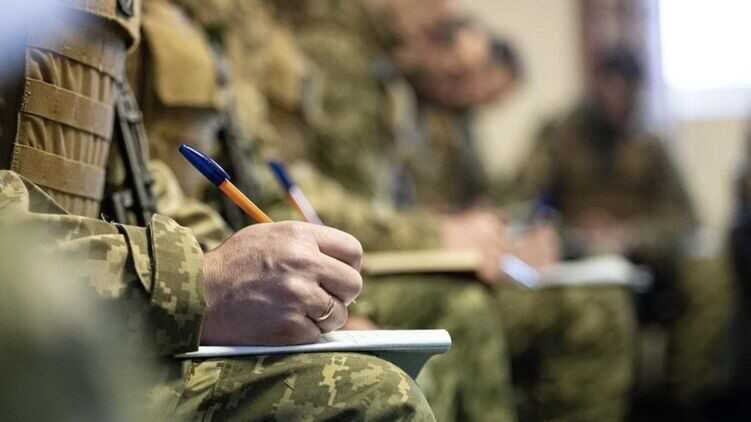 Адвокат заявив про блокування банківських карток військовозобов’язаних, у "Монобанку" назвали його слова фейком