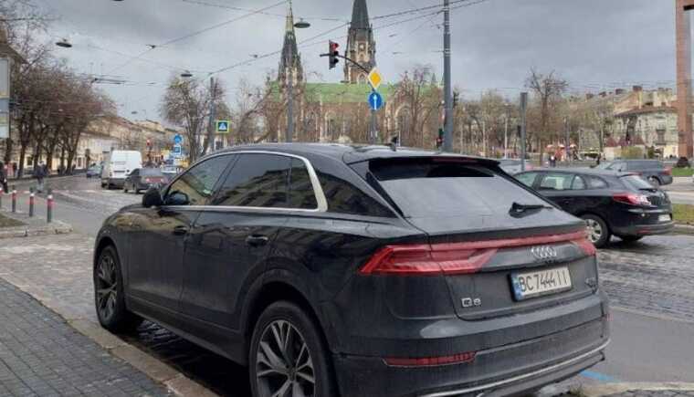 Экс-чиновник ДБР незаконно приобрела авто за 2,3 млн гривен