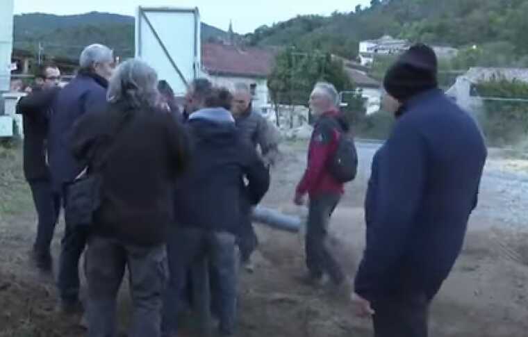 Боевая монашка одолела в схватке экоактивиста