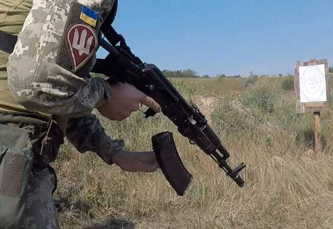 На Херсонщині солдат, стріляючи у бік окупантів, випадково застрелив товариша