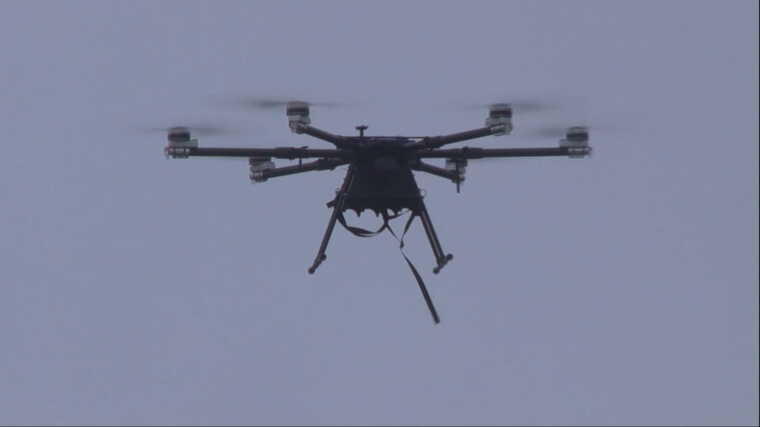 FPV-дрон военных атакует лодку с оккупантами в Херсонской области