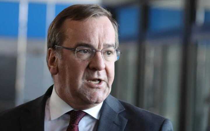 Міністр оборони Німеччини відклав візит на Балкани через війну на Близькому Сході