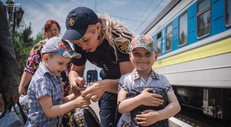 Обов’язкова евакуація дітей в Україні: розширено список населених пунктів
