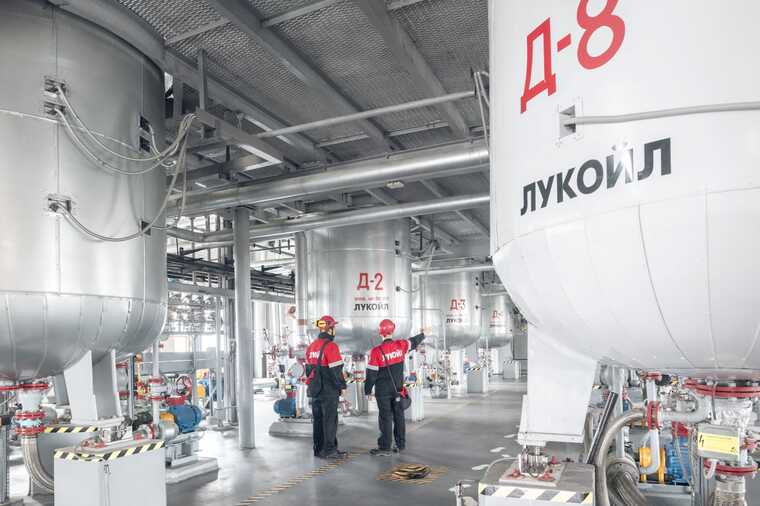 Хочуть зберегти імпорт нафти: Російський "Лукойл" обіцяє платити більше податків Болгарії