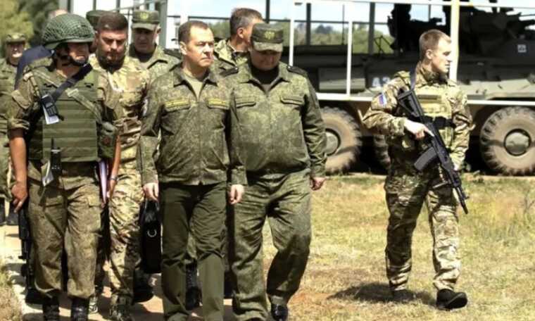 Три за Десять: Військові РФ обдурили Медведєва на полігоні Тоцький – ЗМІ