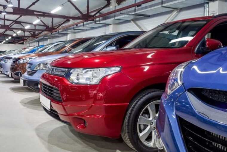 Покупатели автомобилей смогут 10 дней ездить на “старых“ номерах