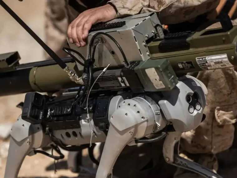 У США успішно випробували "робокозла", озброєного гранатометом