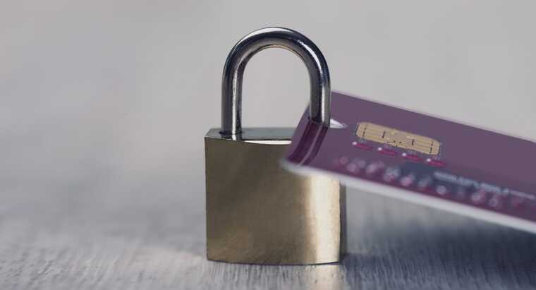 Коли військовозобов’язаним можуть блокувати банківські карти: пояснення юриста