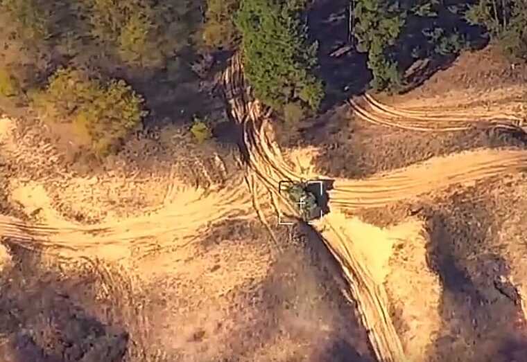 РСЗВ "HIMARS" влучає у російський ЗРК "Стріла-10"