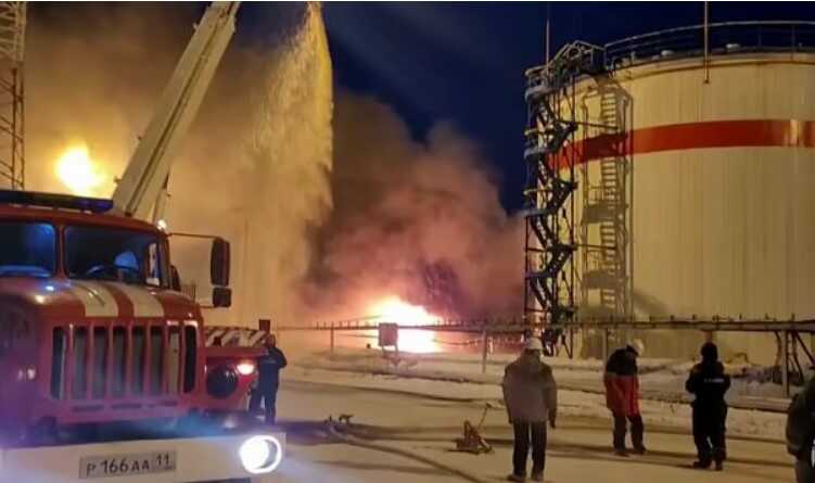 У РФ в Республіці Комі горять резервуари з нафтою