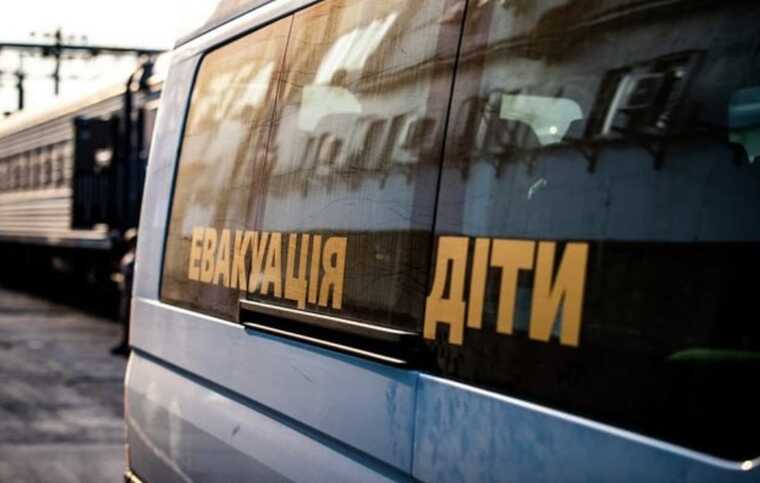 Из Бахмутского и Покровского районов Донецкой области эвакуировали 82 ребенка