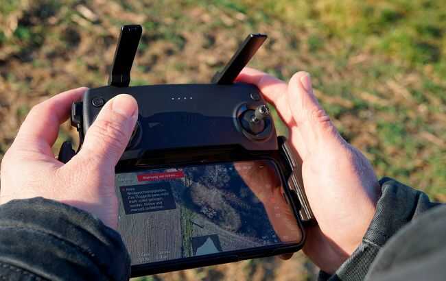 Украинские военные испытывают новый дрон-разминировщик