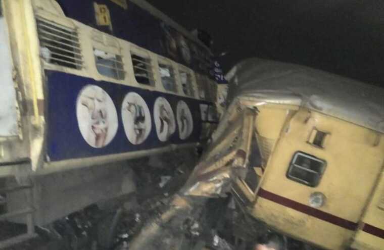 В Индии столкнулись поезда: есть много погибших и раненых