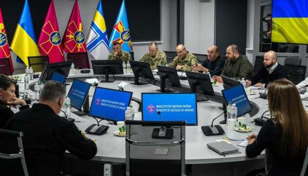 Зброї буде більше: Умєров провів зустріч із Камишіним