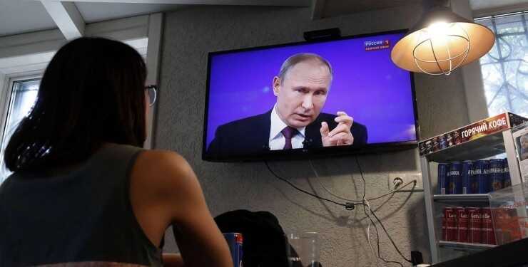 Половина россиян выступает за мирные переговоры с Украиной, — опрос