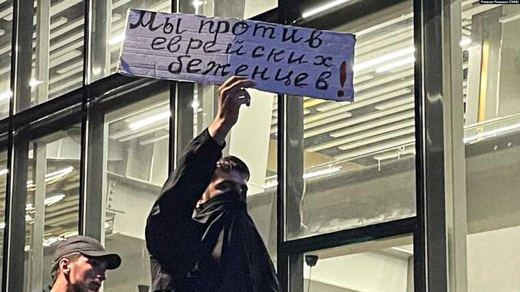 Ілля Пономарьов назвав "головного підпалювача" антисемітських заворушень у Махачкалі