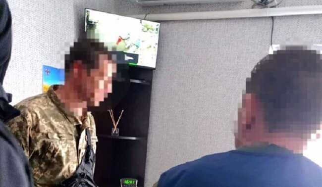 У Хмельницькому представник компанії намагався підкупити співробітника військкомату