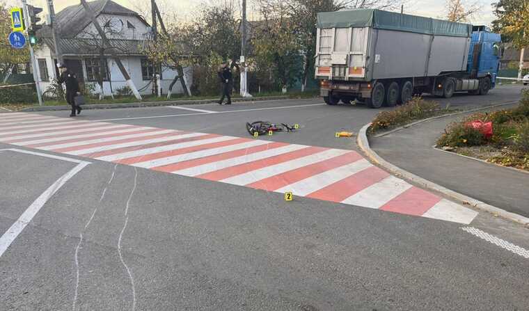 Смертельна ДТП на Хмельниччині: багатотонна фура на смерть збила маленького хлопчика на велосипеді