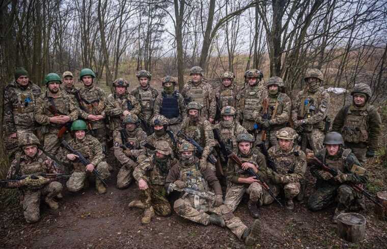 Наев показал героев, которые учат украинских защитников выживать