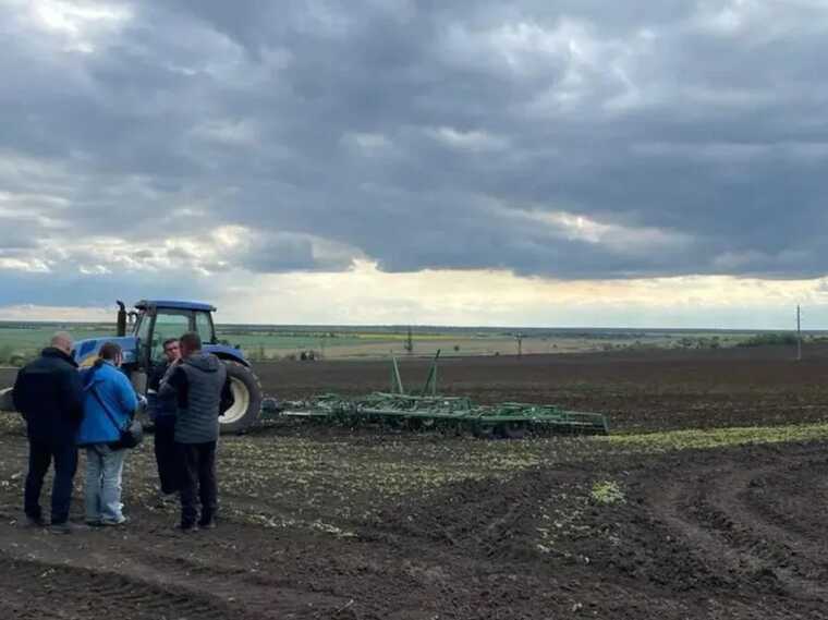 Російським окупантам хочуть роздавати українську землю: ділянки просто крастимуть