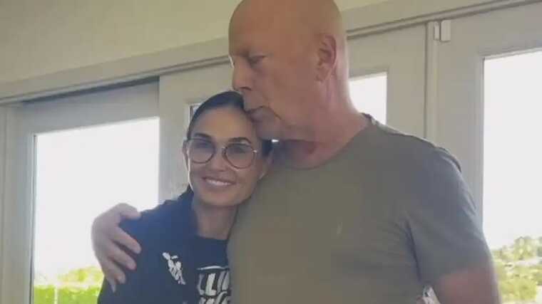 Колишня дружина Брюса Вілліса показала фото з важкохворим актором